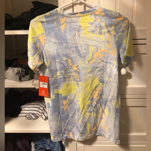 NWT Ripzone Blue, Peach, & Yellow Marble Patterned Lightweight Active T-Shirt - Picture 4 of 7